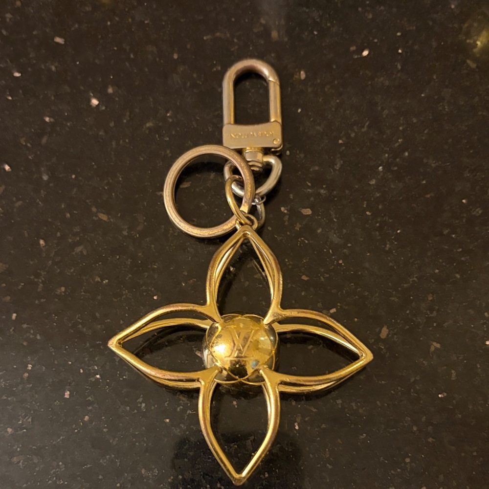 Louis Vuitton Gold Floral Key Holder - Picture 5 of 6